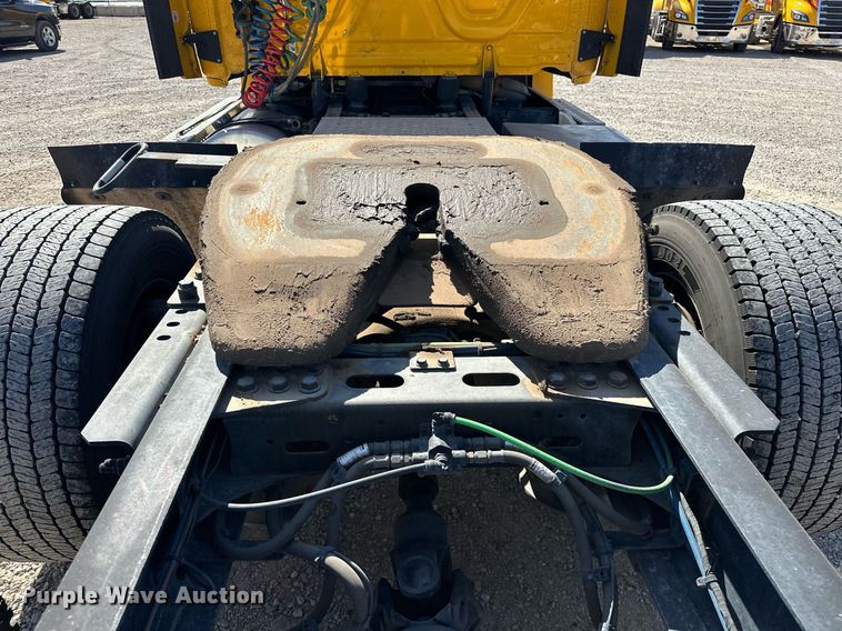 image for item EK0587 2020 Freightliner Cascadia 126 semi truck