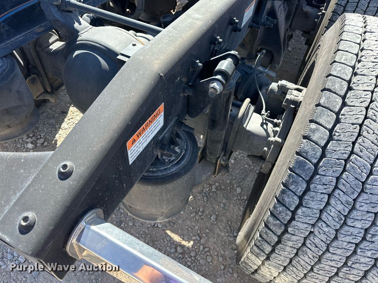 image for item EK0587 2020 Freightliner Cascadia 126 semi truck