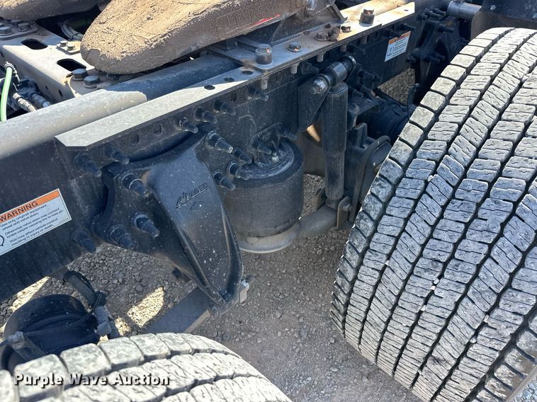 image for item EK0587 2020 Freightliner Cascadia 126 semi truck