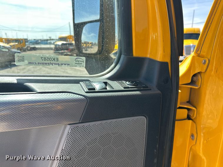 image for item EK0587 2020 Freightliner Cascadia 126 semi truck