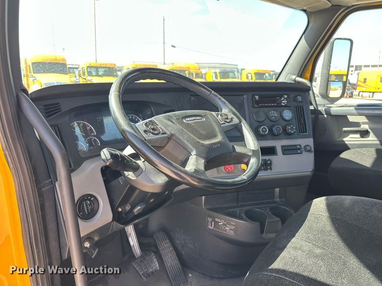 image for item EK0587 2020 Freightliner Cascadia 126 semi truck