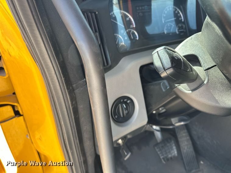 image for item EK0587 2020 Freightliner Cascadia 126 semi truck