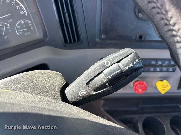 image for item EK0587 2020 Freightliner Cascadia 126 semi truck