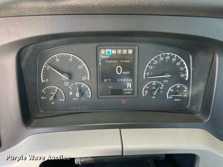 image for item EK0587 2020 Freightliner Cascadia 126 semi truck