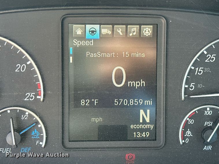 image for item EK0587 2020 Freightliner Cascadia 126 semi truck