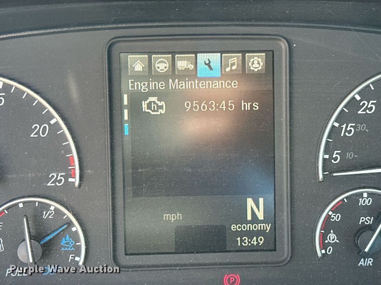 image for item EK0587 2020 Freightliner Cascadia 126 semi truck