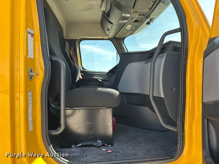 image for item EK0587 2020 Freightliner Cascadia 126 semi truck