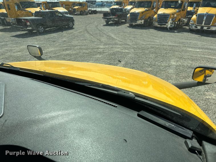 image for item EK0587 2020 Freightliner Cascadia 126 semi truck