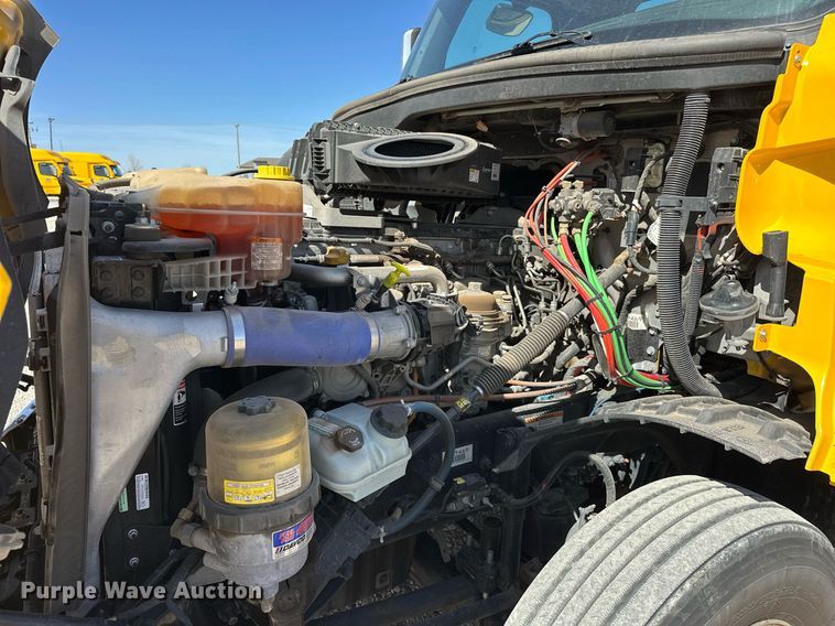 image for item EK0587 2020 Freightliner Cascadia 126 semi truck