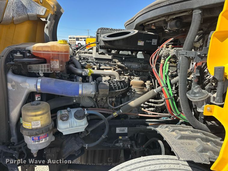 image for item EK0587 2020 Freightliner Cascadia 126 semi truck