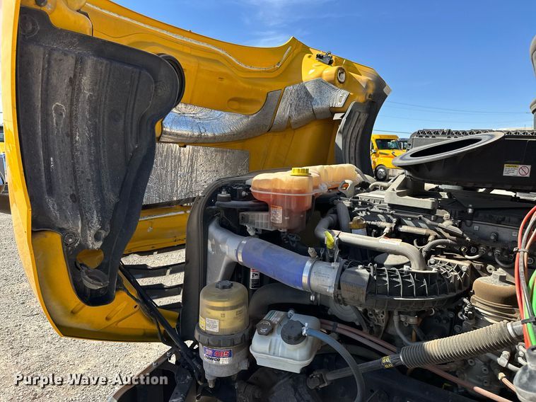 image for item EK0587 2020 Freightliner Cascadia 126 semi truck