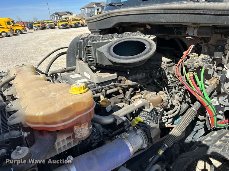 image for item EK0587 2020 Freightliner Cascadia 126 semi truck