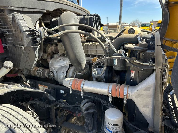 image for item EK0587 2020 Freightliner Cascadia 126 semi truck