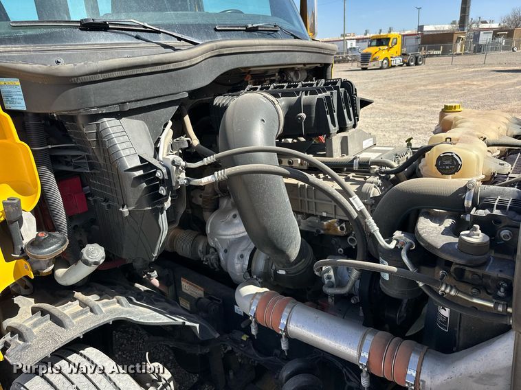 image for item EK0587 2020 Freightliner Cascadia 126 semi truck