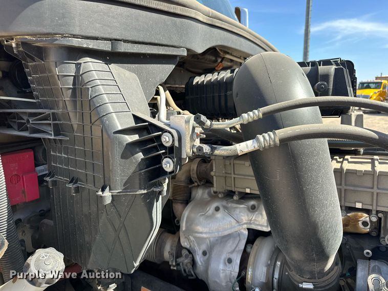 image for item EK0587 2020 Freightliner Cascadia 126 semi truck