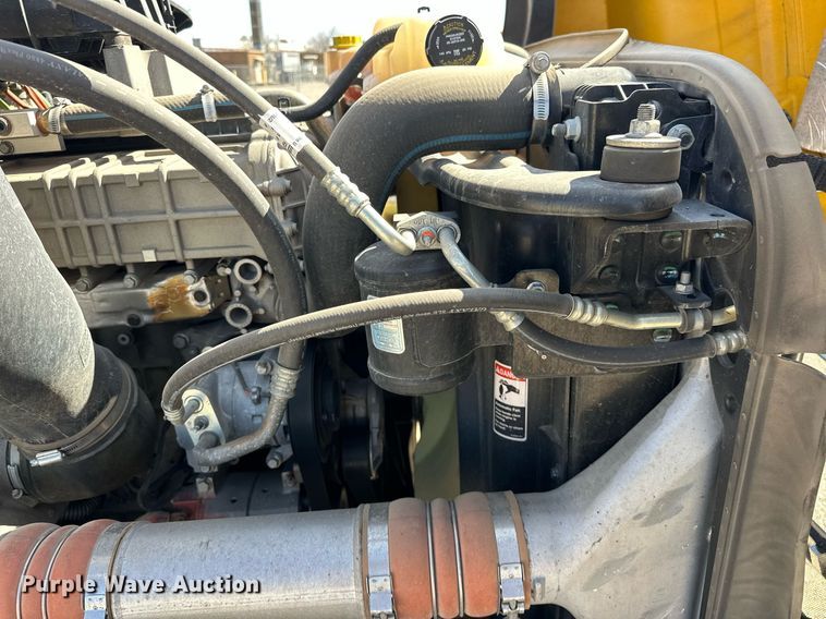 image for item EK0587 2020 Freightliner Cascadia 126 semi truck