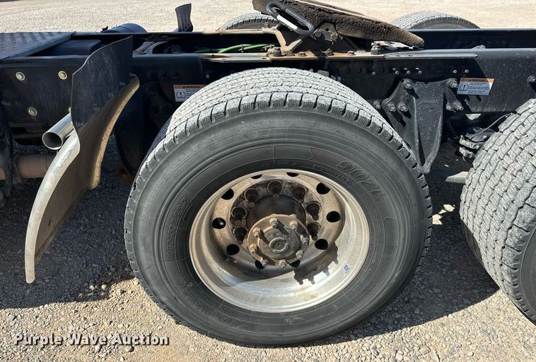 image for item EK0587 2020 Freightliner Cascadia 126 semi truck