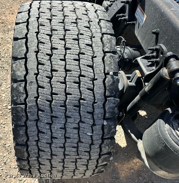 image for item EK0587 2020 Freightliner Cascadia 126 semi truck