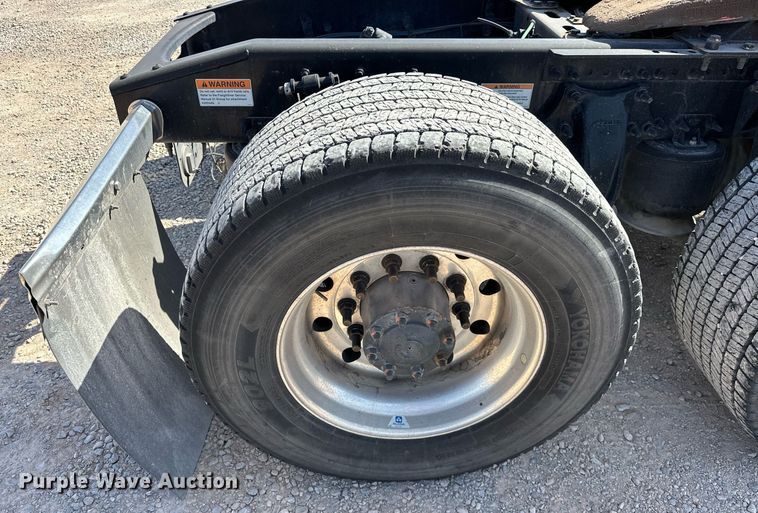 image for item EK0587 2020 Freightliner Cascadia 126 semi truck