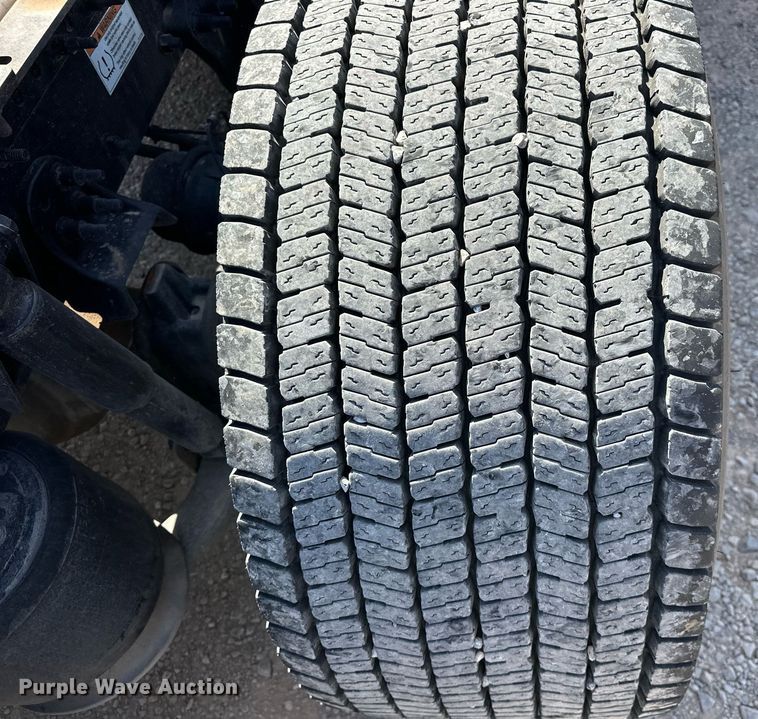 image for item EK0587 2020 Freightliner Cascadia 126 semi truck