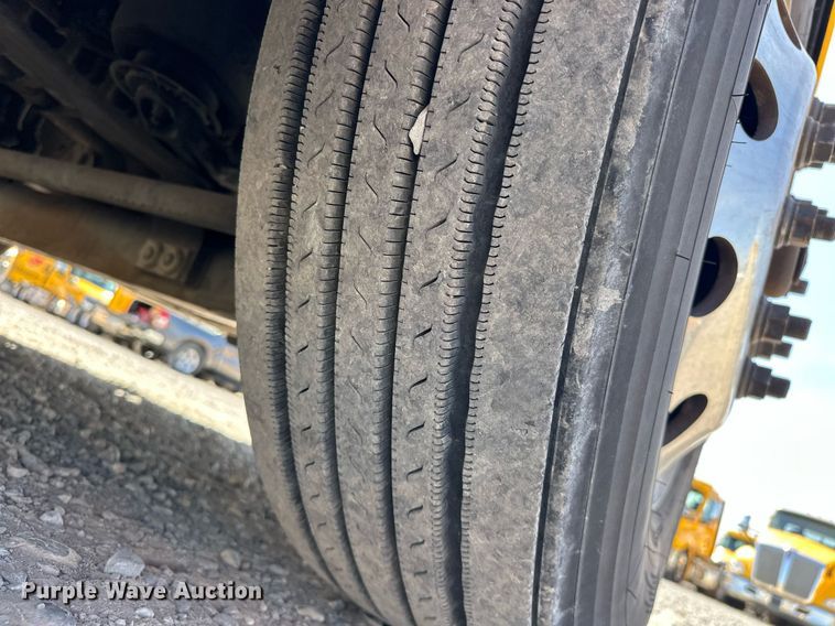 image for item EK0587 2020 Freightliner Cascadia 126 semi truck