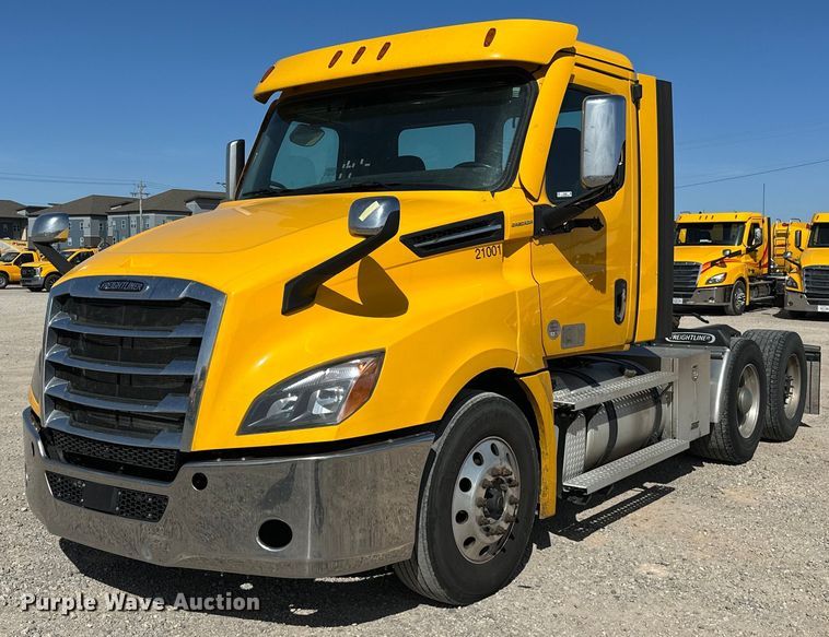 image for item EK0588 2021 Freightliner Cascadia 126 semi truck