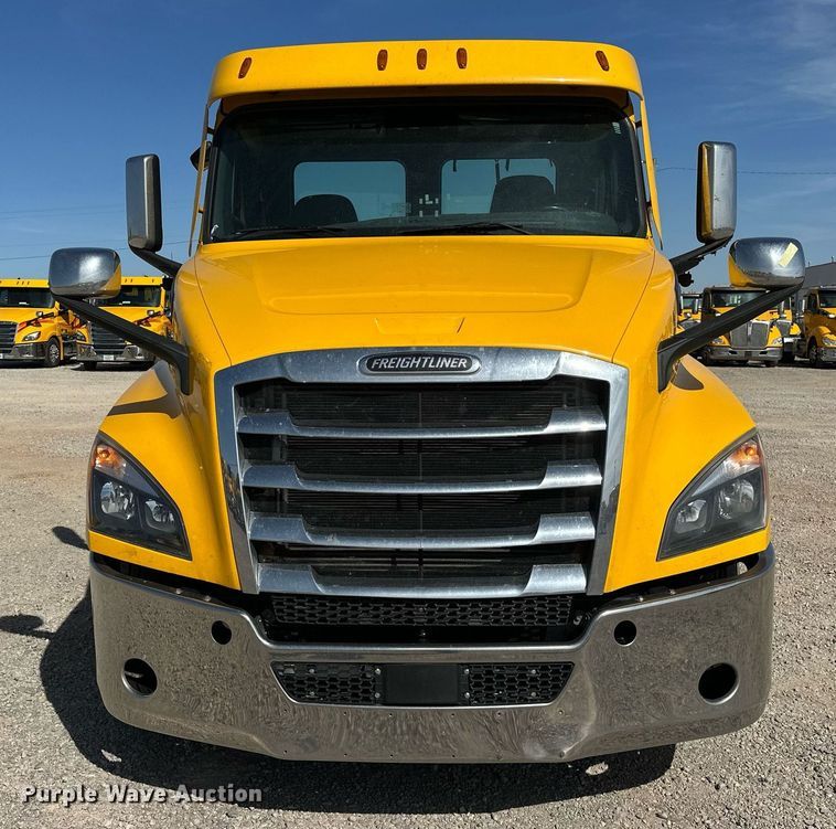 image for item EK0588 2021 Freightliner Cascadia 126 semi truck