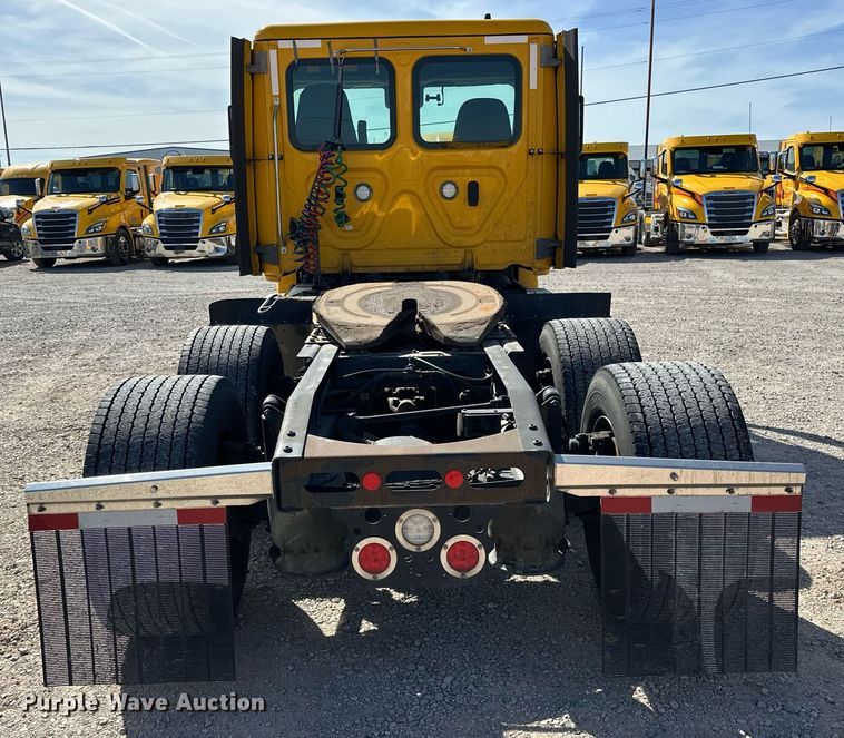 image for item EK0588 2021 Freightliner Cascadia 126 semi truck