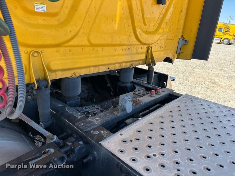 image for item EK0588 2021 Freightliner Cascadia 126 semi truck