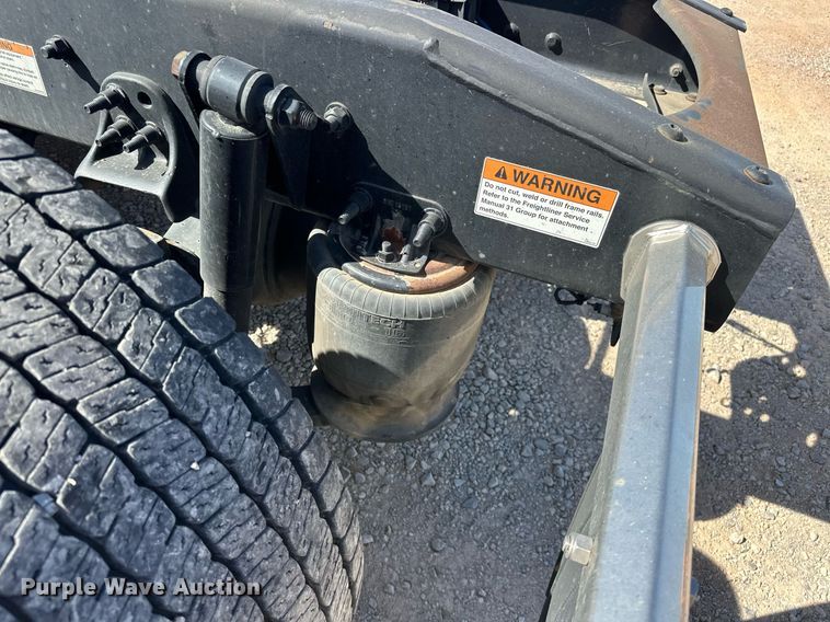 image for item EK0588 2021 Freightliner Cascadia 126 semi truck