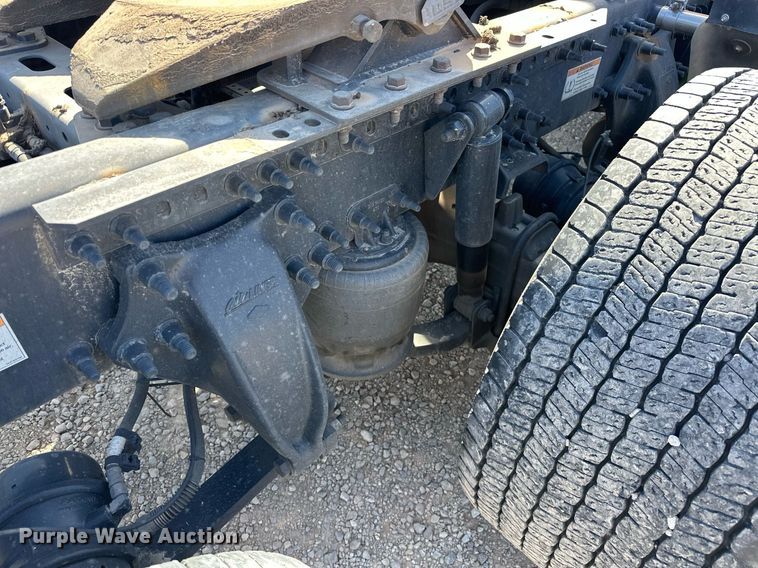 image for item EK0588 2021 Freightliner Cascadia 126 semi truck