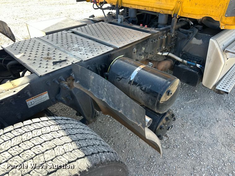 image for item EK0588 2021 Freightliner Cascadia 126 semi truck