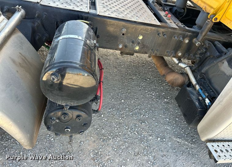 image for item EK0588 2021 Freightliner Cascadia 126 semi truck