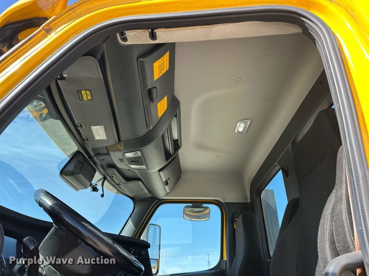 image for item EK0588 2021 Freightliner Cascadia 126 semi truck