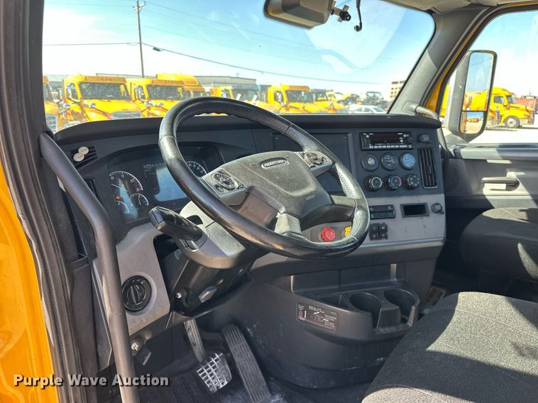 image for item EK0588 2021 Freightliner Cascadia 126 semi truck