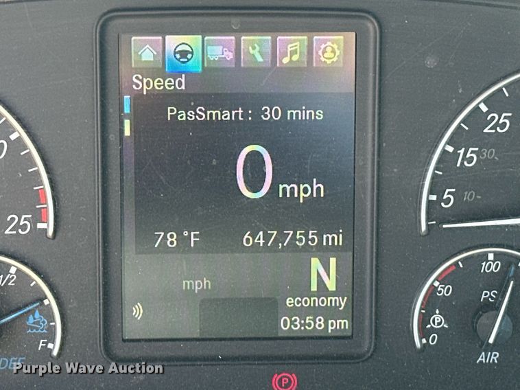 image for item EK0588 2021 Freightliner Cascadia 126 semi truck