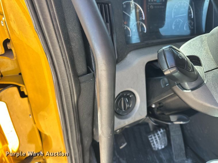 image for item EK0588 2021 Freightliner Cascadia 126 semi truck