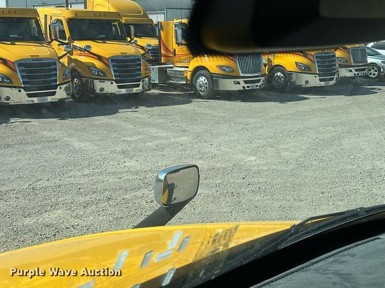 image for item EK0588 2021 Freightliner Cascadia 126 semi truck