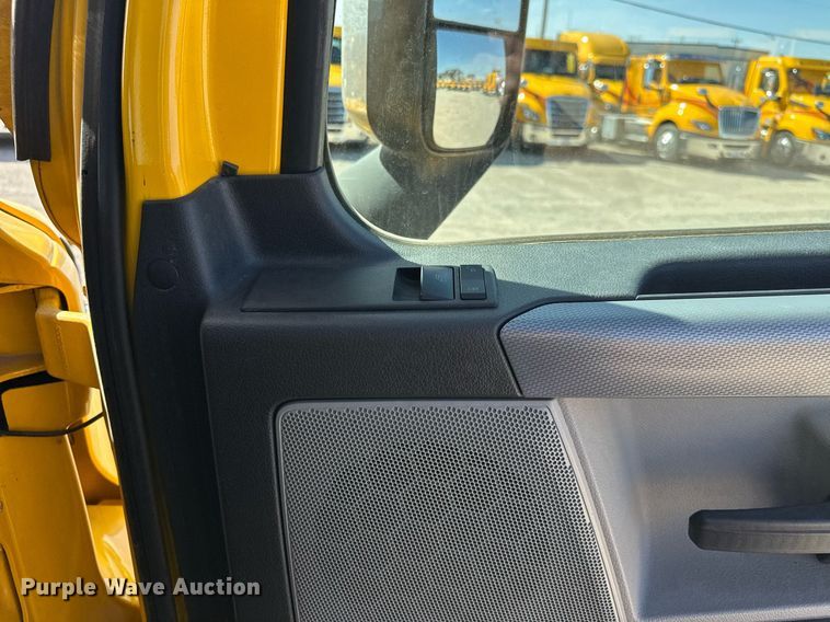 image for item EK0588 2021 Freightliner Cascadia 126 semi truck