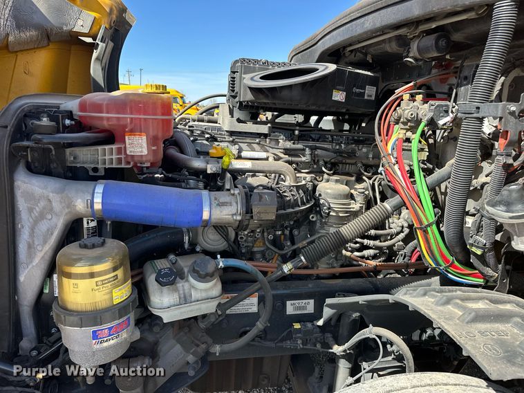 image for item EK0588 2021 Freightliner Cascadia 126 semi truck