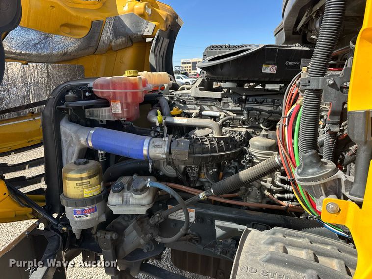 image for item EK0588 2021 Freightliner Cascadia 126 semi truck