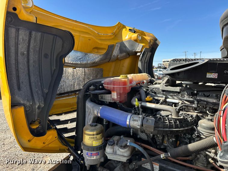 image for item EK0588 2021 Freightliner Cascadia 126 semi truck