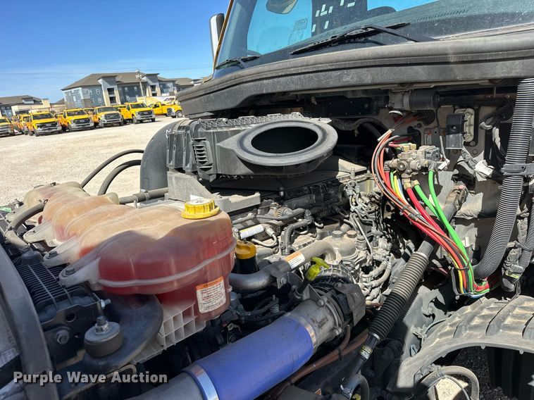 image for item EK0588 2021 Freightliner Cascadia 126 semi truck