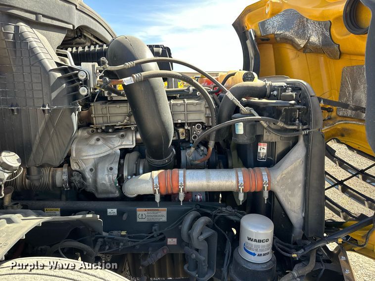 image for item EK0588 2021 Freightliner Cascadia 126 semi truck