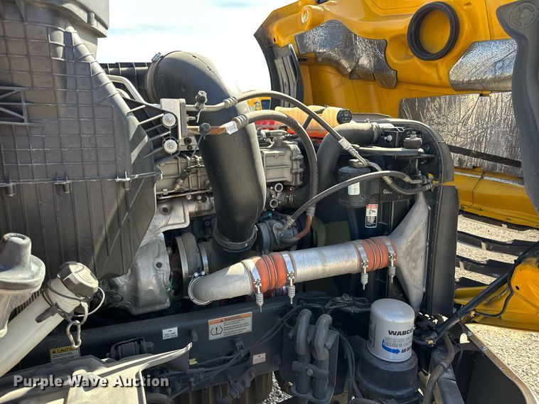 image for item EK0588 2021 Freightliner Cascadia 126 semi truck