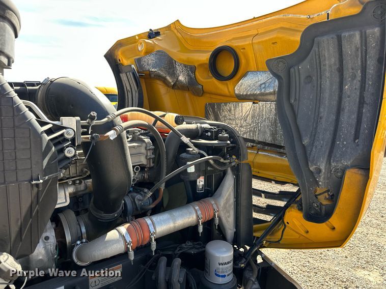 image for item EK0588 2021 Freightliner Cascadia 126 semi truck