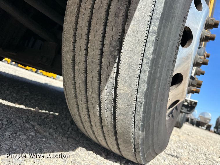 image for item EK0588 2021 Freightliner Cascadia 126 semi truck