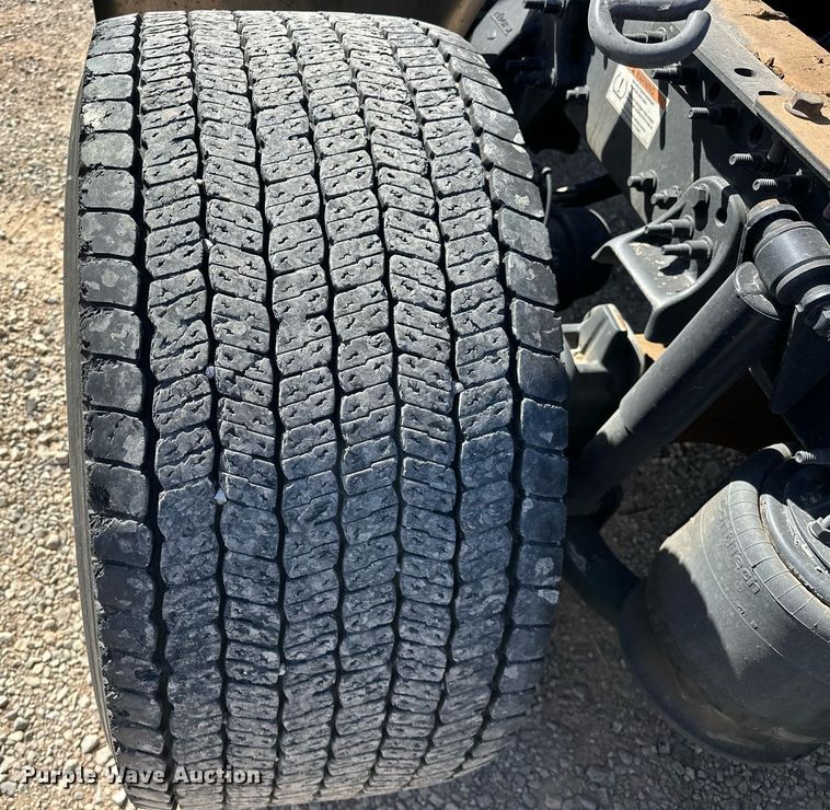 image for item EK0588 2021 Freightliner Cascadia 126 semi truck