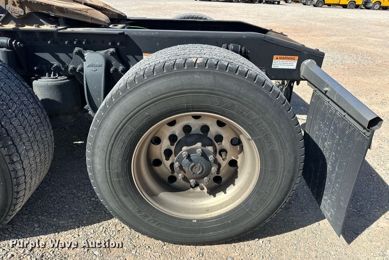 image for item EK0588 2021 Freightliner Cascadia 126 semi truck