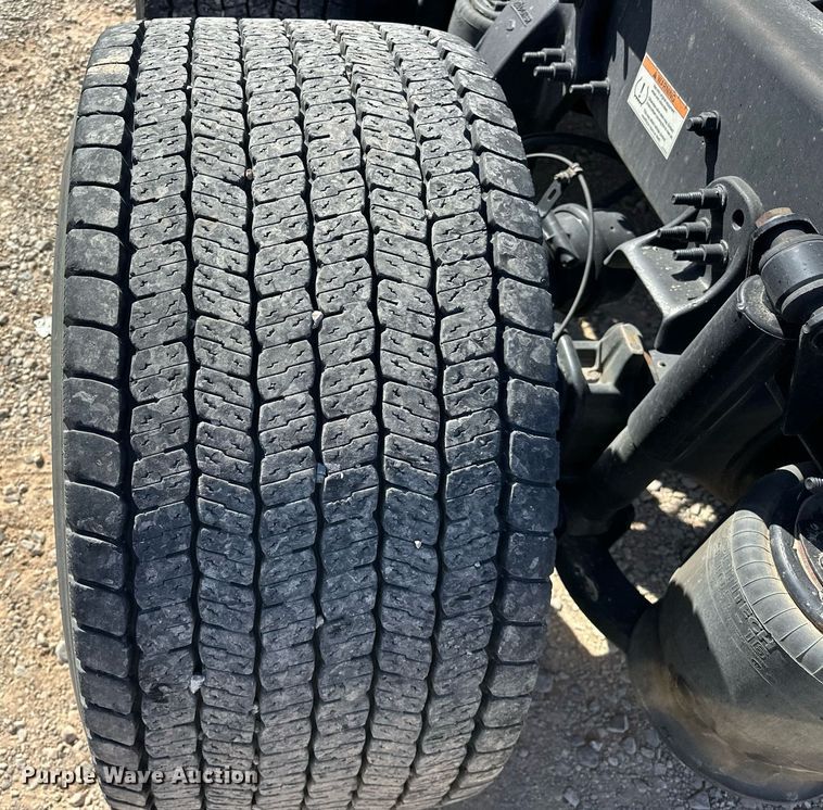 image for item EK0588 2021 Freightliner Cascadia 126 semi truck